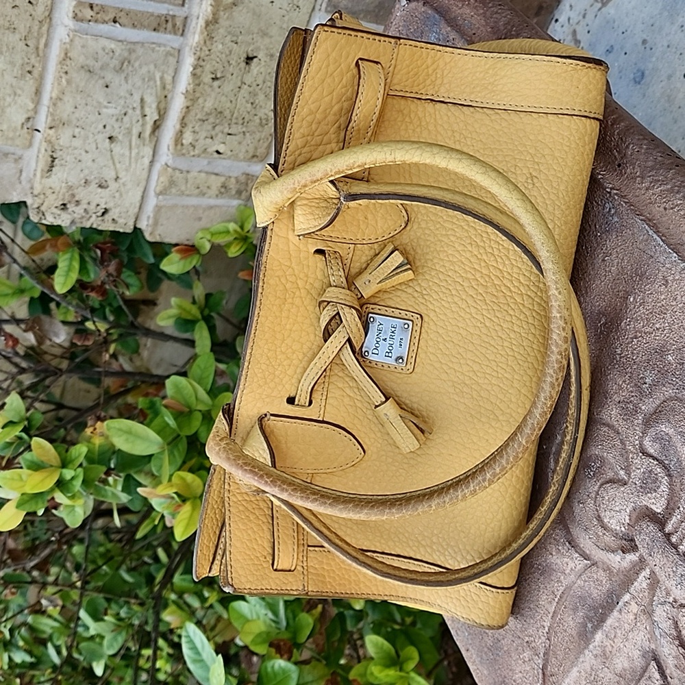 Vintage Dooney shoulder bag